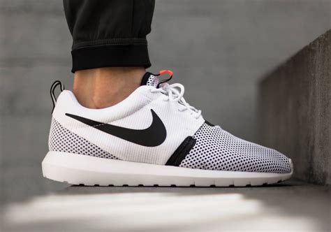 nike roshe run wit met zwart|roshe run shoes.